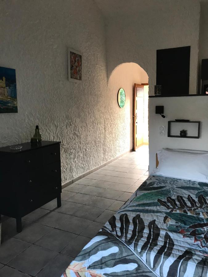 Le Clos Des Arbousiers Лингиццета Экстерьер фото